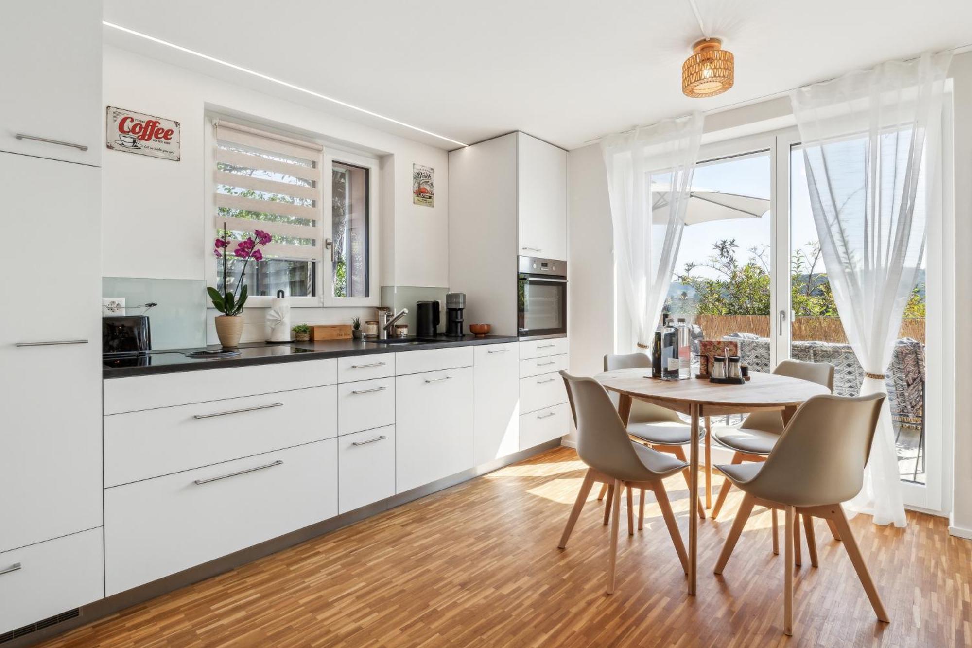 Business I Family Apartment I 1-4 Personen - Aare Blick, Nahe Altstadt I Beamer - 99" Leinwand I Terrassen Lounge Und Parkplatz بروغ المظهر الخارجي الصورة