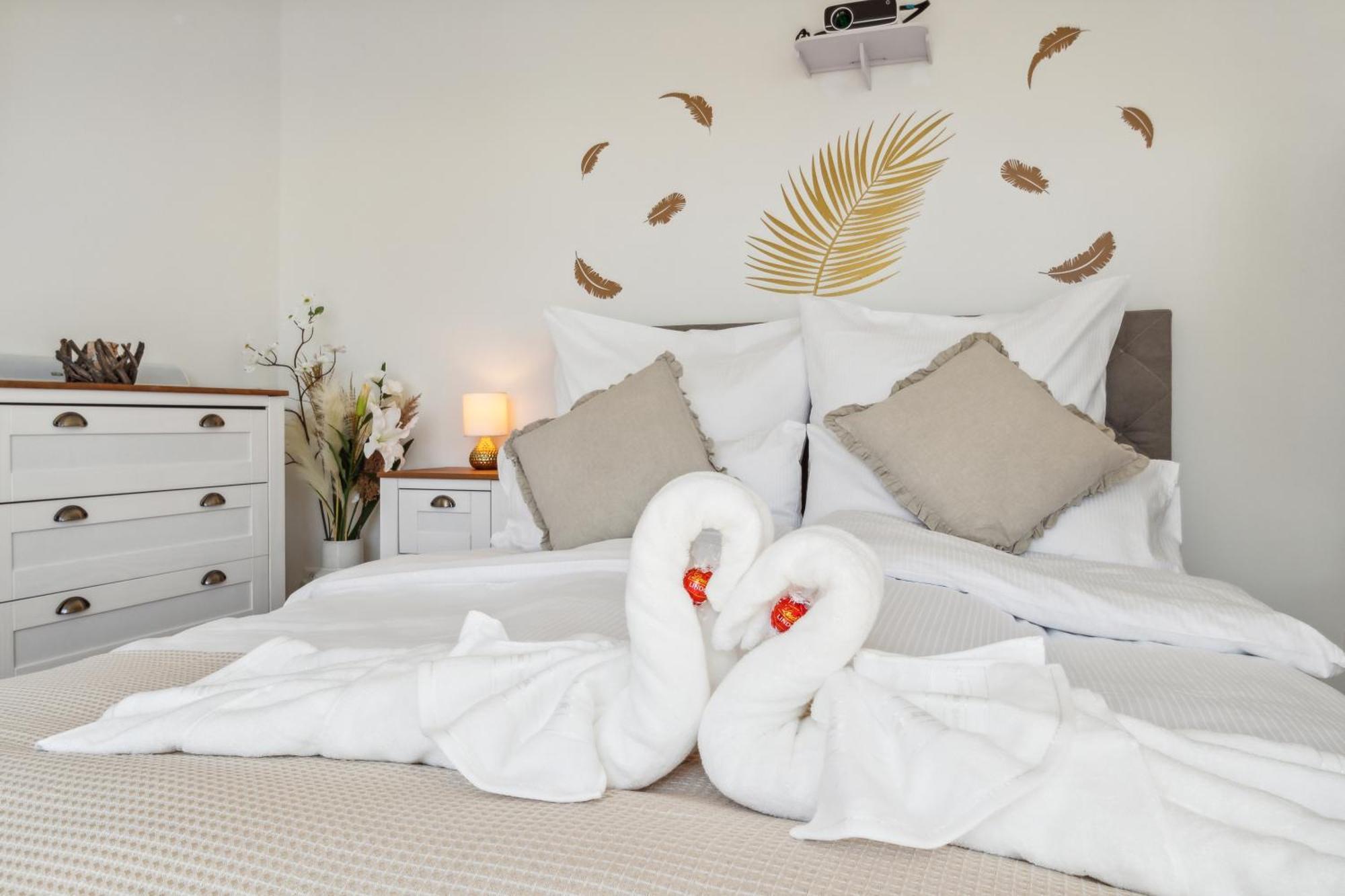 Business I Family Apartment I 1-4 Personen - Aare Blick, Nahe Altstadt I Beamer - 99" Leinwand I Terrassen Lounge Und Parkplatz بروغ المظهر الخارجي الصورة