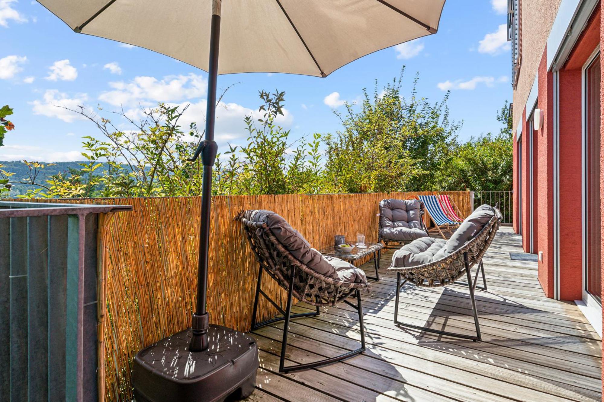 Business I Family Apartment I 1-4 Personen - Aare Blick, Nahe Altstadt I Beamer - 99" Leinwand I Terrassen Lounge Und Parkplatz بروغ المظهر الخارجي الصورة